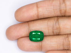 8803108-cushion-rich-velvety-royal-green-grs-zambia-natural-emerald-5.39-ct