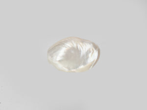 8801076-cabochon-creamy-white-with-a-golden-sheen-venezuela-natural-pearl-3.26-ct