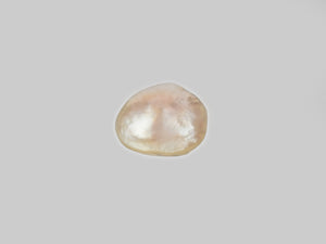 8801081-cabochon-creamy-white-with-a-golden-sheen-ptl-venezuela-natural-pearl-2.81-ct