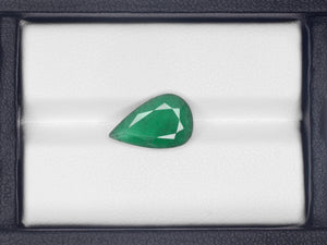 8800565-pear-leaf-green-zambia-natural-emerald-3.18-ct