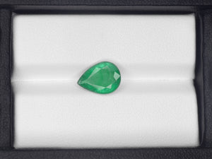 8800567-pear-velvety-green-zambia-natural-emerald-2.33-ct