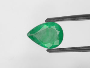 8800567-pear-velvety-green-zambia-natural-emerald-2.33-ct