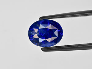 8800971-oval-velvety-intense-royal-blue-grs-sri-lanka-natural-blue-sapphire-3.70-ct