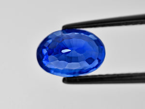 8801348-oval-fiery-rich-cornflower-blue-gia-grs-sri-lanka-natural-blue-sapphire-4.17-ct